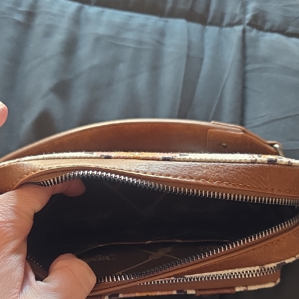 Wrangler Women's Geometric Pattern Crossbody Bag - Picture 5 of 5